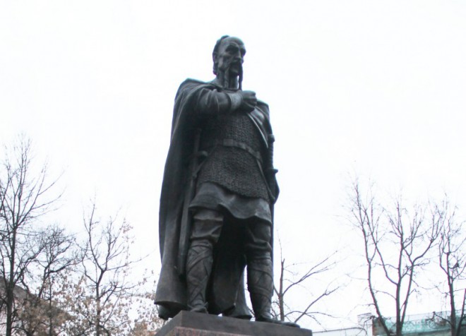 Серпухов - памятник князю Святославу