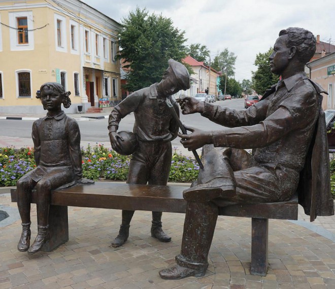 Елец - памятник художнику Николаю Жукову